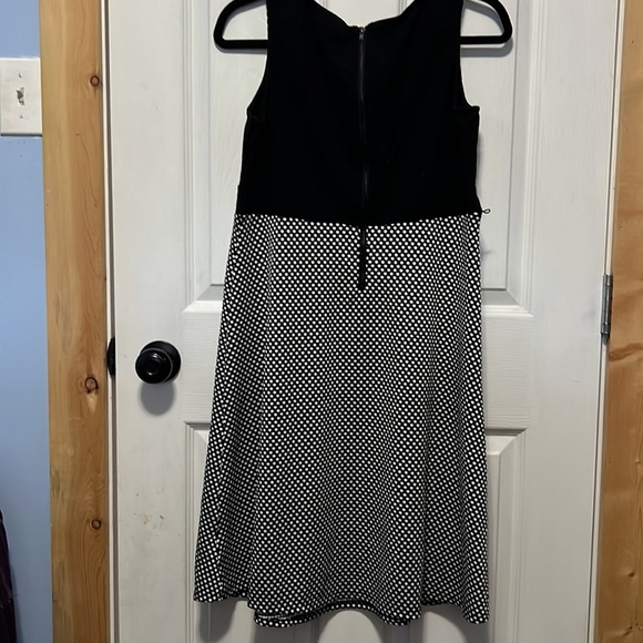 Motherhood medium blank and  white dress - Picture 3 of 4